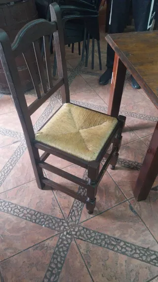 9 Mesas Madera Pino y 18 Sillas