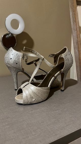 Sandalias doradas/plateadas de fiesta