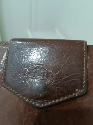 Cartera de piel marrón