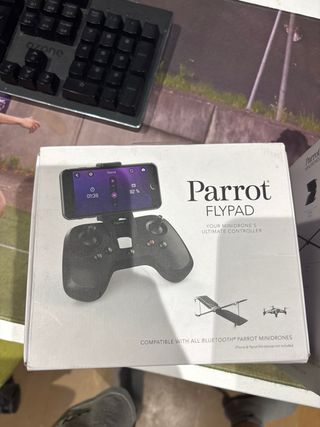 Dron Parrot Swing + Flypad