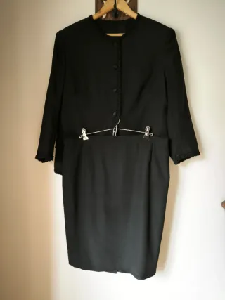 Conjunto Casaco e Saia Preto