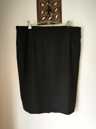 Conjunto Casaco e Saia Preto