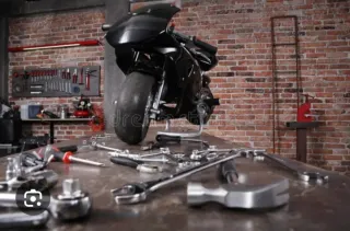 Mecánico,Reparaciones de coches y motos.