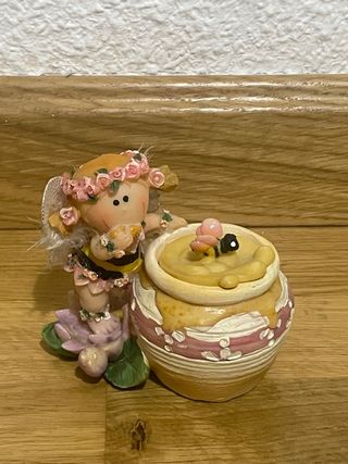 Figura Hada Abeja con Tarro Miel
