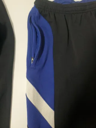 Conjunto deportivo Nike azul y negro