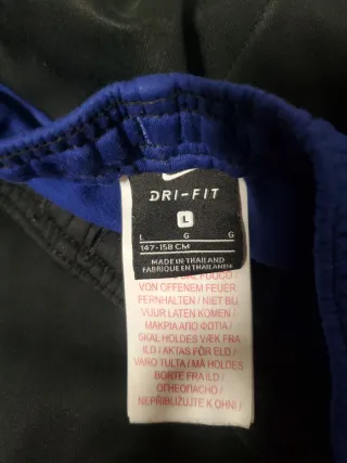 Conjunto deportivo Nike azul y negro