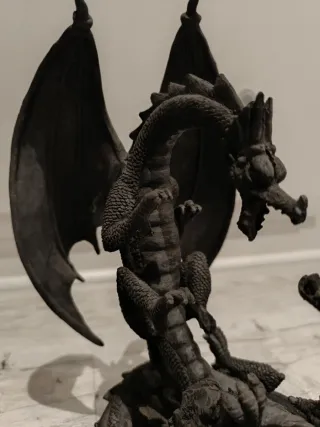 Figura de dos dragones