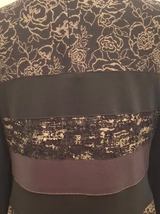 Vestido negro y dorado con detalles
