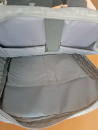 Mochila gris para PC grande