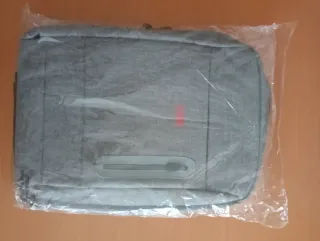 Mochila gris para PC grande