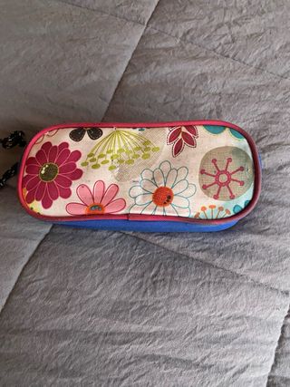 Estuches varios colores Negro de nike