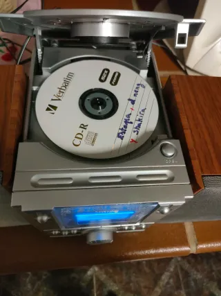 Mini cadena CD/USB/MP3 plata y madera