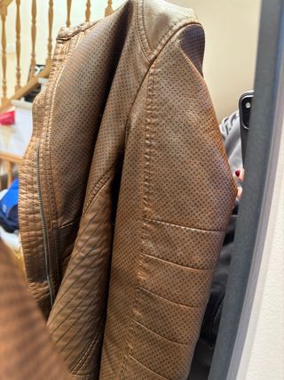 Cazadora efecto piel Massimo Dutti