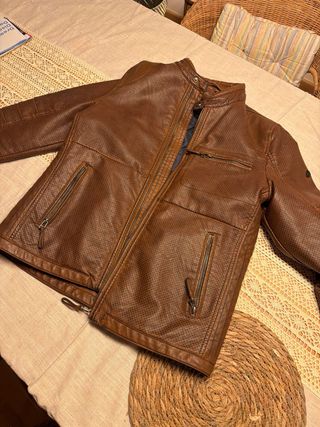 Cazadora efecto piel Massimo Dutti