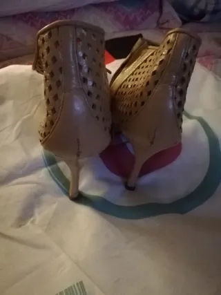 Botines Zara Beige Piel Calados Tacón