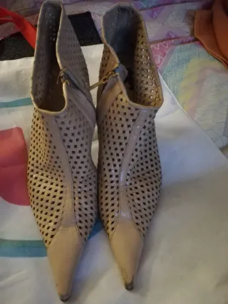 Botines Zara Beige Piel Calados Tacón