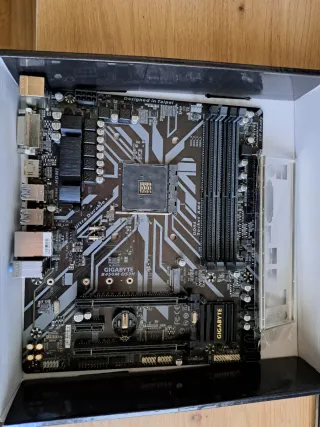 Placa Base Gigabyte B450M DS3H