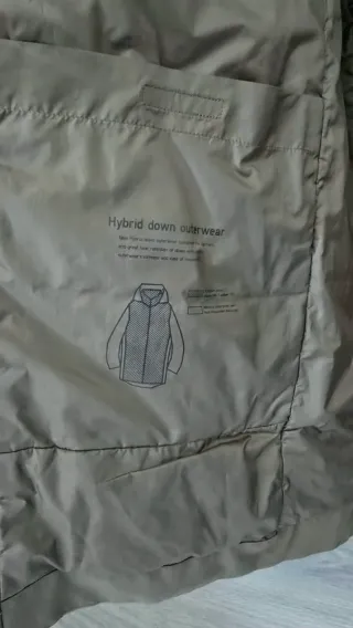 Abrigo Uniqlo Hybrid Ligero Talla M