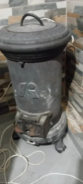 Estufa de leña antigua