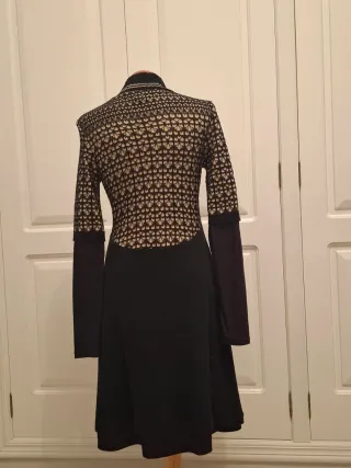 Vestido negro y beige con estampado