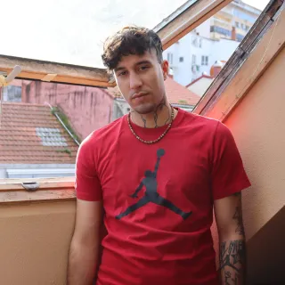 Camiseta roja hombre marca Jordan