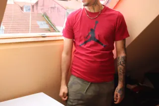 Camiseta roja hombre marca Jordan