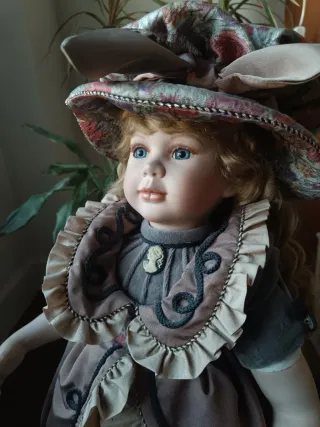 Muñeca de porcelana. De colección. impecable