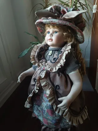 Muñeca de porcelana. De colección. impecable