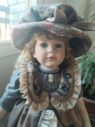 Muñeca de porcelana. De colección. impecable