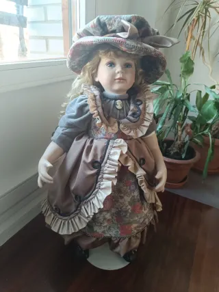 Muñeca de porcelana. De colección. impecable