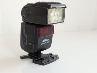 Flash Nikon SB-600 con difusor y cable Nikon SC-17