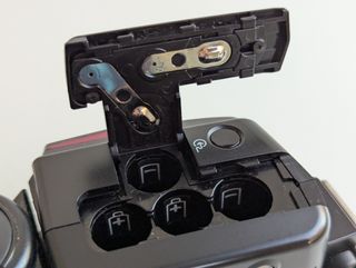 Flash Nikon SB-600 con difusor y cable Nikon SC-17