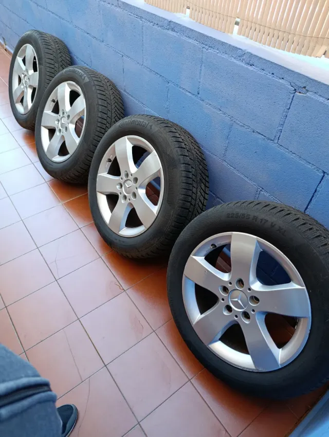 MERCEDES 17" Viano/Vito 4 llantas + Neumáticos.