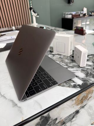 MacBook Apple