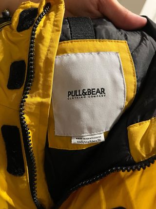 Chubasquero Pull and Bear Amarillo Hombre
