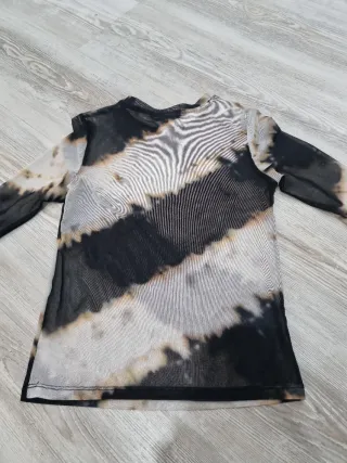 Camiseta Bershka semitransparente