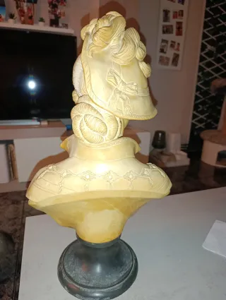 Busto de mujer con sombrero 53 cnt