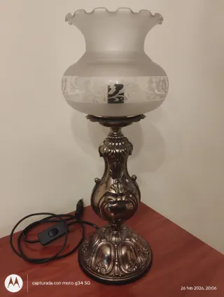 Lámpara de mesa bronce y cristal