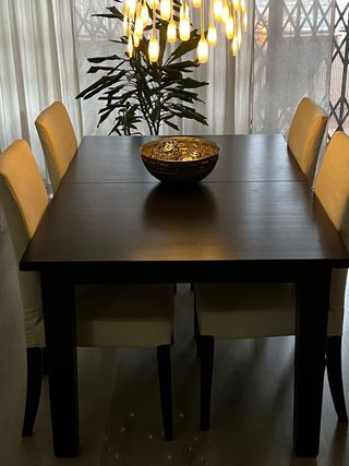 Mesa comedor extensible madera, 4 sillas de madera