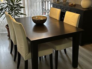Mesa comedor extensible madera, 4 sillas de madera