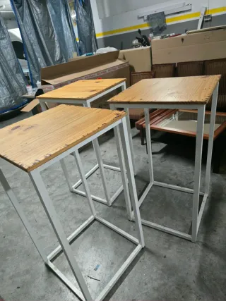 Tavoli alti in legno e metallo