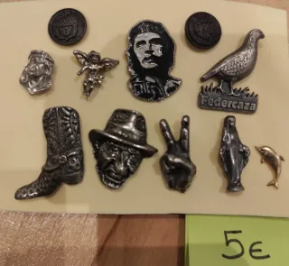 Lote de 10 pins metálicos variados