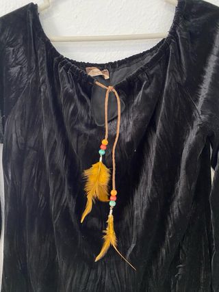 Blusa Y2K Negra Asimétrica Plumas