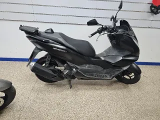 Honda PCX 125cc Negra