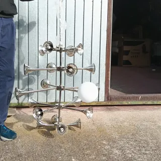 Lámpara colgante plateada y blanca