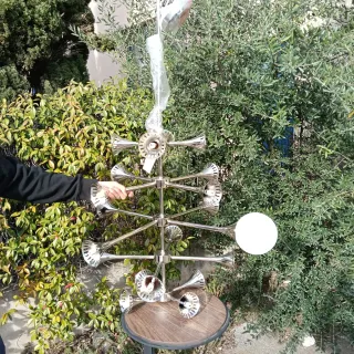 Lámpara colgante plateada y blanca