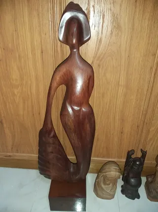 Figuras de madera decorativas