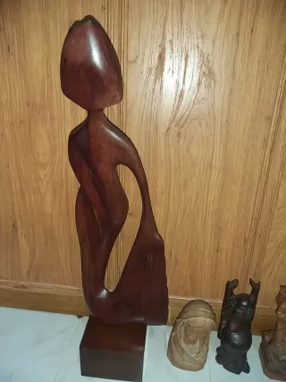 Figuras de madera decorativas