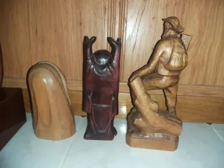 Figuras de madera decorativas