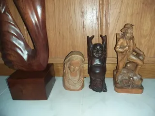 Figuras de madera decorativas